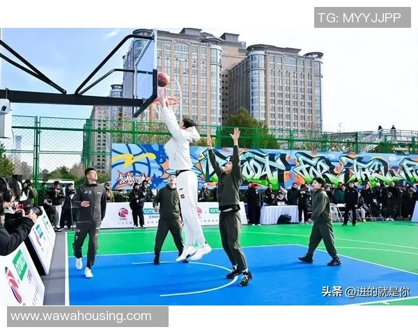 姚明传球互动：探讨篮球场上团队配合与个人技巧的完美结合