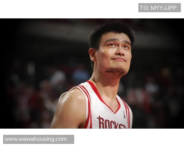 姚明驾驶跑车展现风采引发热议粉丝纷纷点赞称赞其魅力与实力并存