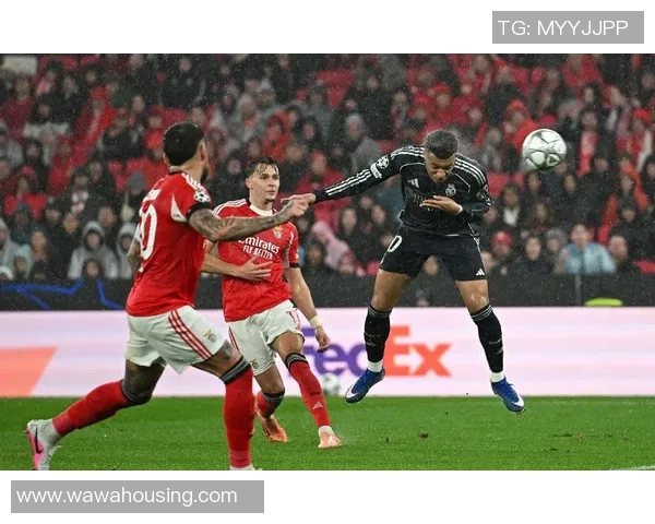 欧冠激战：曼联与皇马战成平局数据分析揭示比赛精彩瞬间