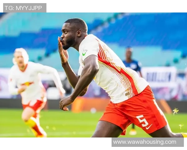 德甲焦点战曼联大胜拜仁帽子戏法引发全场狂欢数据分析揭示比赛亮点